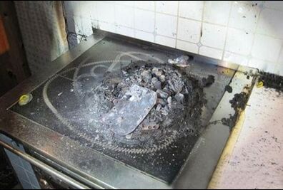 一台清洁机器人点火自焚，居然是因为家务太繁重了！