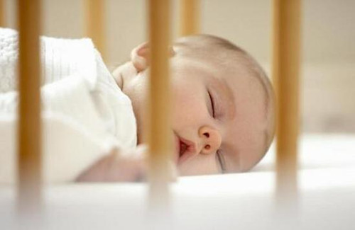 这款智能婴儿床无敌了 连宝宝哭闹原因都知道