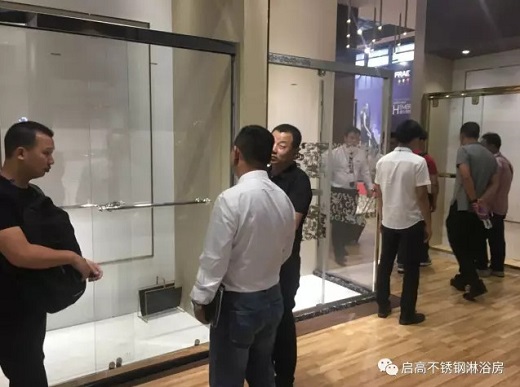 启高卫浴时尚、定制淋浴房高调亮相上海厨卫展，引爆行业新潮流