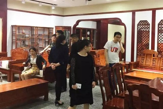 实力铸就品牌绚丽之花，贺新明红木上海专卖店盛大开业