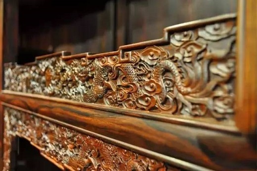 中国红木家具知名品牌九如堂红木||独板红木家具如此金贵，真实原因你知道吗？