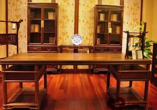 中国红木家具知名品牌九如堂红木||独板红木家具如此金贵，真实原因你知道吗？