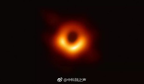 黑洞世纪现身，网友问它要不要一起看星星