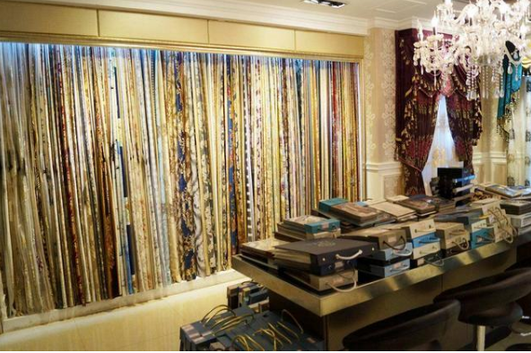 一个窗帘几块布，这些都不懂难怪被坑，设计师说这样买窗帘才便宜