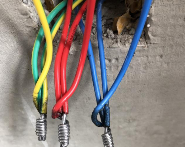家庭电路回路中，插座回路从开始到结束都是用2.5电线吗？