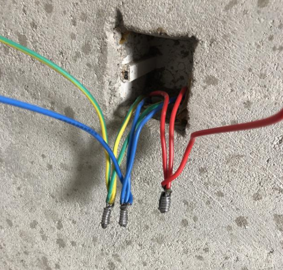 家庭电路回路中，插座回路从开始到结束都是用2.5电线吗？