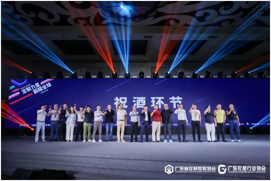 吉鸿创意生态板闪亮登场中国定制家居行业峰会