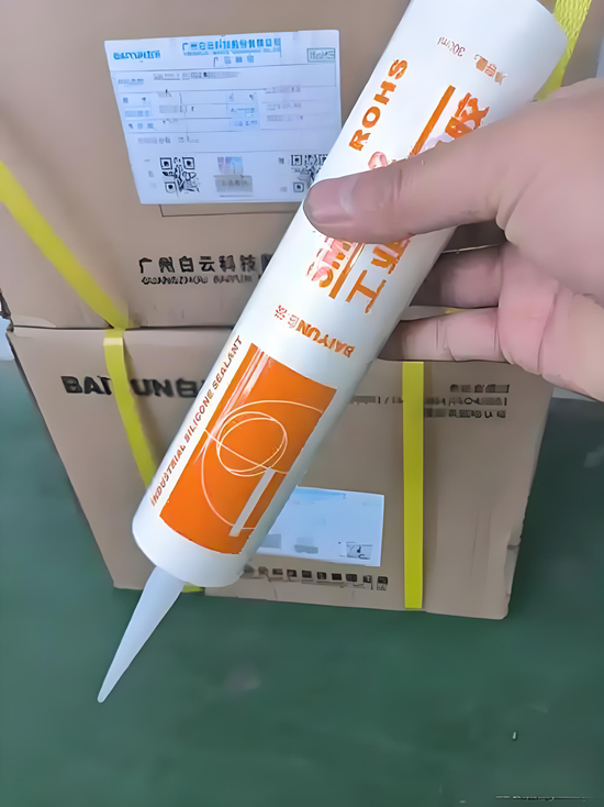 门窗幕墙密封首选｜硅酮胶品牌抗位移能力实测
